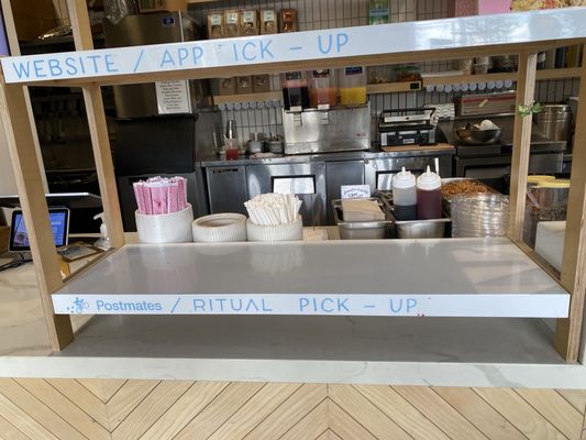 Sweetfin Poke Silverlake by null