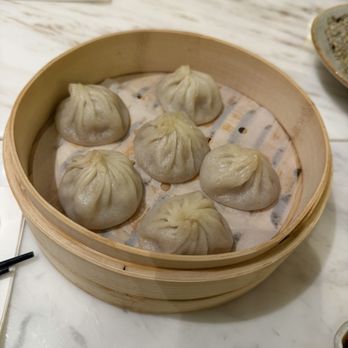 Supreme Dumplings - Supreme Pork Xiao Long Bao (6) - Shanghainese Near Me - Honolulu, Hawaii