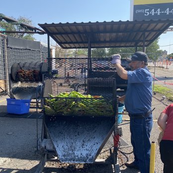 Chile Konnection Produce - Roasting my Chile - Specialty Food Near Me - Albuquerque, New Mexico