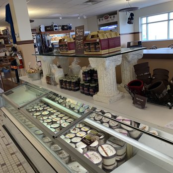 Graeter's Ice Cream - Lots of to-go pints, gallons and toppings! - Candy Stores Near Me - Cincinnati, Ohio Graeter's Ice Cream - Lots of to-go pints, gallons and toppings! - Candy Stores Near Me - Cincinnati, Ohio
