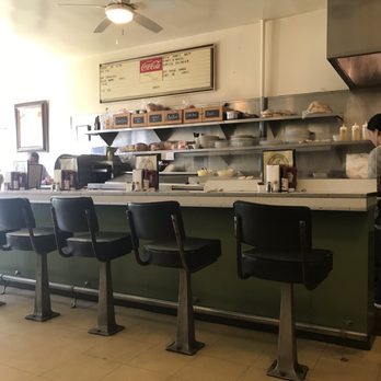Snug Harbor - Diners Near Me - Santa Monica, California