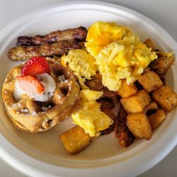 Items from breakfast buffet