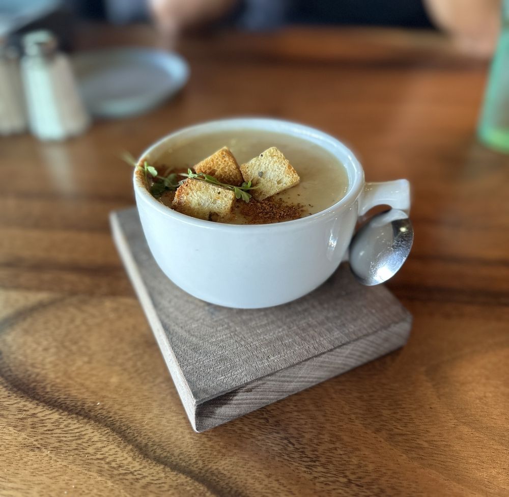 Seven Seas Bar and Grill