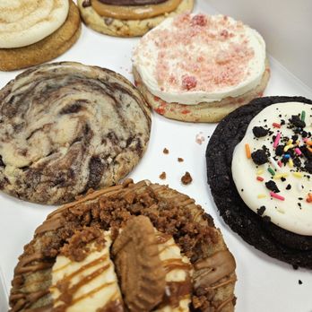 Crumbl - Eagle - Bakeries Near Me - Eagle, Idaho