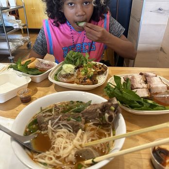 Viet Citron - BEEF RIB PHO Summer Rolls (GF, V) BEEF RIB PHO Banh Hoi Bowl Specialty Mango Blended Boba Shake - Vietnamese Near Me - Burlington, Massachusetts Viet Citron - BEEF RIB PHO Summer Rolls (GF, V) BEEF RIB PHO Banh Hoi Bowl Specialty Mango Blended Boba Shake - Vietnamese Near Me - Burlington, Massachusetts