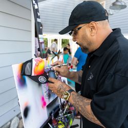 Active Airbrush - We put the artist in the middle of the action, because it's fun to watch the designs take shape.