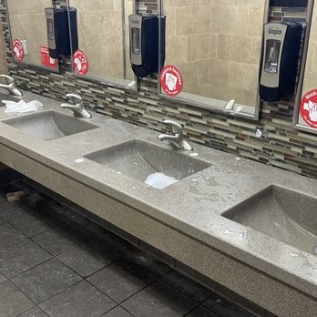 Flying J Travel Center - Washing area nasty - Gas Stations Near Me - Springfield, Missouri