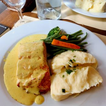 La Cave Gourmande - Salmon Steak - Bistros Near Me - Paris, 75