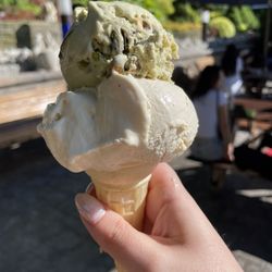 Ice Cream on Grand - Pistachio and passion fruit - amazing