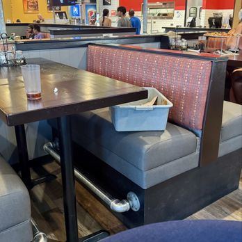 Round Table Pizza - Dirty tables for hours - Pizza Near Me - Atwater, California Round Table Pizza - Dirty tables for hours - Pizza Near Me - Atwater, California