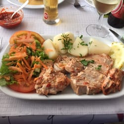 As Nossas Ilhas - Albacore tuna with potatoes and salad.