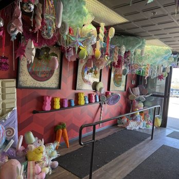 Nifty Nut House - Candy Stores Near Me - Wichita, Kansas