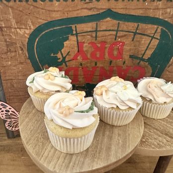 Miranda’s Oven - Baby Shower Cupcakes - Desserts Near Me