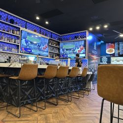 Onda Cocina - Bar with Saturday night college football!