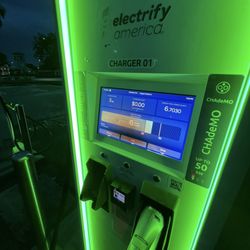 Electrify America - Screens are decent for charger 1