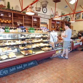 Kohnen's Country Bakery - A rare moment when it's not busy with customers - Bakeries Near Me - Tehachapi, California