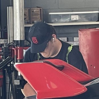 Walmart Supercenter - Worker struggling to get tire mounted while wearing headphones - Department Stores Near Me - Destin, Florida