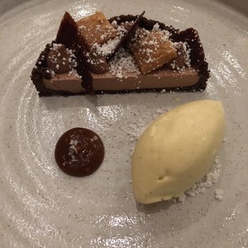 Senia - Chocolate mousse pie - Cocktail Bars Near Me - Honolulu, Hawaii Senia - Chocolate mousse pie - Cocktail Bars Near Me - Honolulu, Hawaii