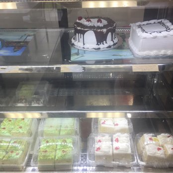 Makkar Baker's - a display of cakes - Bakeries Near Me - Mississauga, Ontario Makkar Baker's - a display of cakes - Bakeries Near Me - Mississauga, Ontario