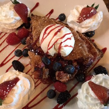 Venues Cafe - Try the berry pie with ice cream...big enough to share...if you want! - New American Near Me - Carefree, Arizona
