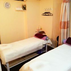 Chinese Traditional Qi Gong Tui-Na Center - Private space, great for two.