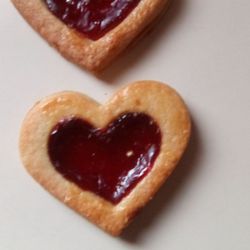 Le Rendez-vous Cafe & French Pastry - These heart shaped cookies at Le Rendezvous Cafe were mediocre at best. Not good. They sold for $2.00 each. Ouch!