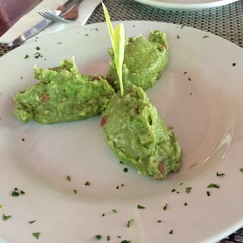 Casa Banana - Guacamole. Came with extra crunchy, fresh chips! - Argentine Near Me - Tulum, ROO