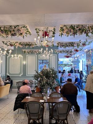 Maison Parisienne - French Café Armitage Ave by null