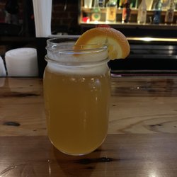 Reggie's Downtown Crowley - Blue moon on draught
