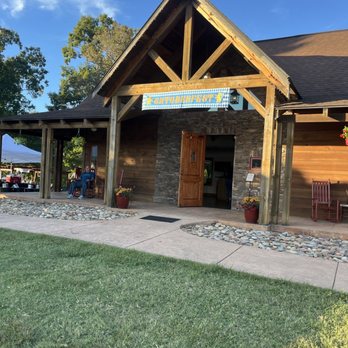 Daveste Vineyards - Wineries Near Me - Troutman, North Carolina