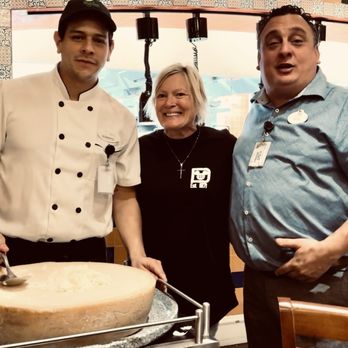 Mangino's - Food and beverage manager Otilio runs a perfect experience and quaint environment. - Italian Near Me - Orlando, Florida