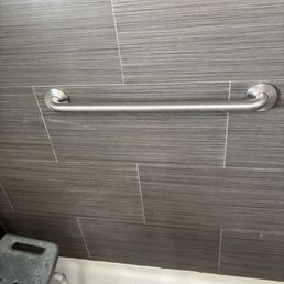 Shower grab bar for senior