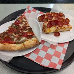 Tony's Pizzeria & Restaurant - Pizza