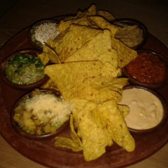 Zapata - Nachos con 6 Salsas. - Mexican Near Me - Santiago, RM Zapata - Nachos con 6 Salsas. - Mexican Near Me - Santiago, RM