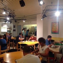 Montreux-Territet Youth Hostel - Breakfast Room