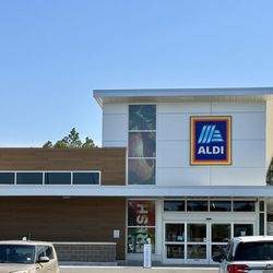 ALDI - Outside front