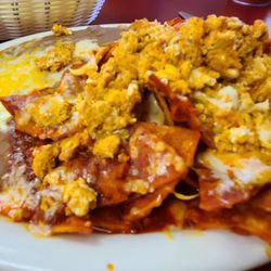 Huevos con chorizo on top of Chilaquiles
