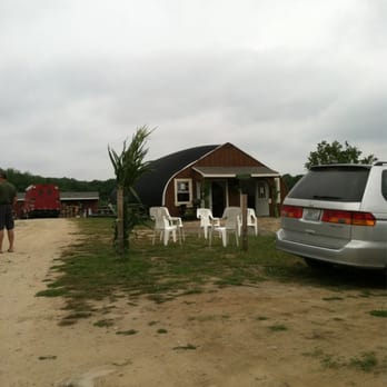 Dame Farm & Orchard - Farm stand from the parking area - Farmers Market Near Me - Johnston, Rhode Island