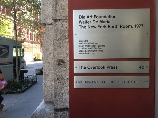 The New York Earth Room by null