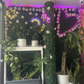 Somochi - Inside sitting area - Donuts Near Me - Los Angeles, California