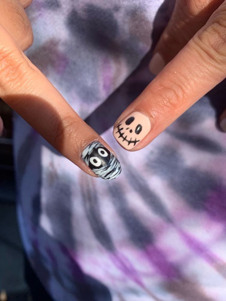Nails By Sonia Logo