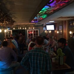 Trivia Goat - Contestants completely filling Single Fin in Mission Beach