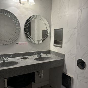 Madrina - Women's bathroom - Italian Near Me - Webster Groves, Missouri