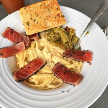 Yellow Brix Restaurant - Green chile fettuccine with seared salmon 4.18.2025 - Seafood Near Me - Carlsbad, New Mexico Yellow Brix Restaurant - Green chile fettuccine with seared salmon 4.18.2025 - Seafood Near Me - Carlsbad, New Mexico