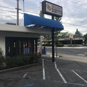 Broadway Donuts - Don't knock the aged exterior. This place is pretty great. - Donuts Near Me - Sacramento, California