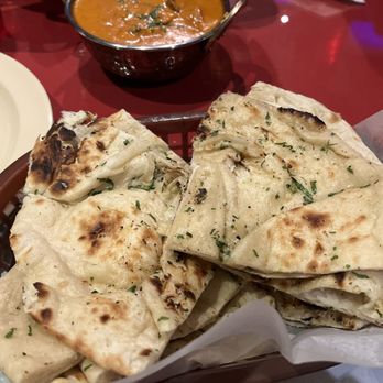 Clifton Indian restaurant and bar - Garlic Naan - Indian Near Me - Cincinnati, Ohio