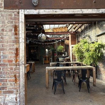 Little Pecks - Solarium - Coffee & Tea Near Me - Troy, New York