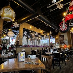 Chuck's Roadhouse - Spacious inside