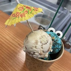 Da’Villas Creme and Cookie - Cinnamon churro ice cream and Cookie Monster ice cream
