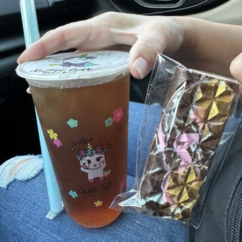 Sweet Lyfe Boba Bar - Mango Oolong tea and a Dubai Chocolate - Bubble Tea Near Me - Fresno, California Sweet Lyfe Boba Bar - Mango Oolong tea and a Dubai Chocolate - Bubble Tea Near Me - Fresno, California